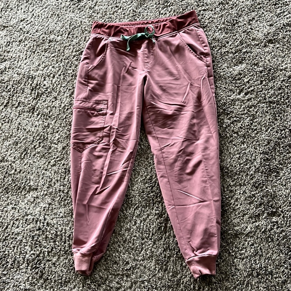 Zamora jogger mauve figs scrub pants
